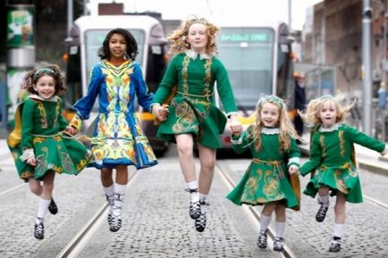 Costumul irlandez (47 de poze) este o tinuta nationala a femeilor din Irlanda, un costum pentru dans