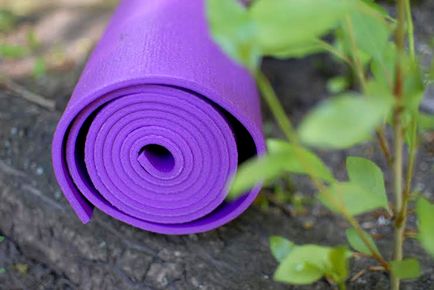 De ce sunt fabricate covoarele de yoga?