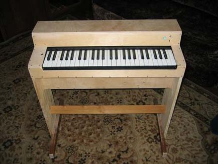 Facem un pian electronic de la tastatura midi cu mâinile noastre - pentru casă, pentru familie