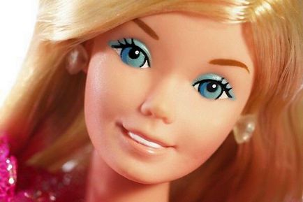Cum păpușile Barbie