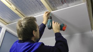 Cum să montați panouri PVC pe pereți și plafoane cu propriile mâini, metode de instalare