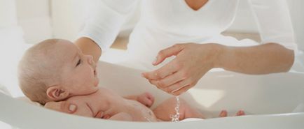 Як купати новонародженого дитини і як часто