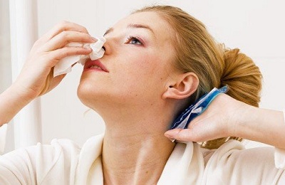 Cum să oprească sângele din nas ce să facă și să trateze sângerarea