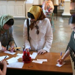 Як писати записки в церкві за здоров'я чи упокій