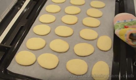 Cum să gătești un cookie de Paști cu o rețetă glazură pas cu pas cu o fotografie