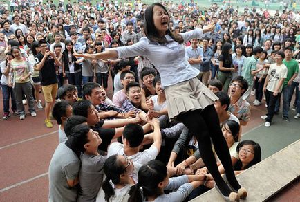 Cum trece cel mai important pentru tinerii chinezi examenul 