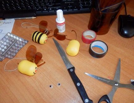 Cum să faci o albină dintr-o cutie de surpriză