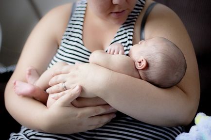 Як зменшити лактацію грудного молока народними засобами