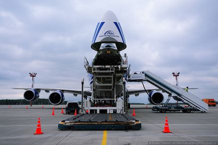 Cum se aranjează avionul de marfă 747-8f, așa cum se procedează