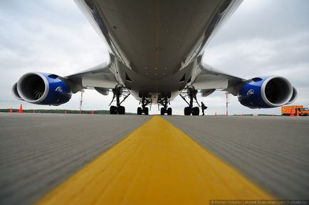 Cum se aranjează avionul de marfă 747-8f, așa cum se procedează