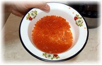 Cum să mănânci caviar de somon roz la domiciliu