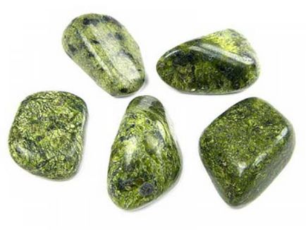 Камінь змійовик і його властивості кому підходить за знаком зодіаку, колір і значення (фото)