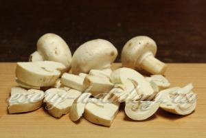 Картопляне рагу з грибами