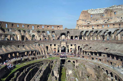 Colosseumul de la Roma, o mulțime de fotografii și videoclipuri minunate