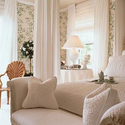 Interiorul unui dormitor frumos cu o dispoziție romantică