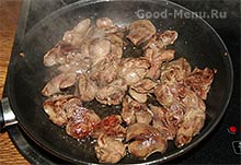 Куряча печінка з грибами - рецепт з покроковими фото