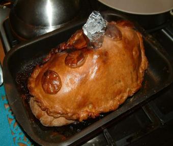 Курка запечена з картоплею - рецепт з фото приготування в духовці