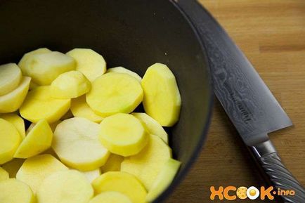 Курка запечена з картоплею - рецепт з фото приготування в духовці