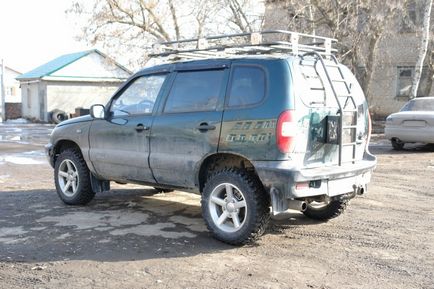 Lépcsők a Chevrolet Niva a kezüket