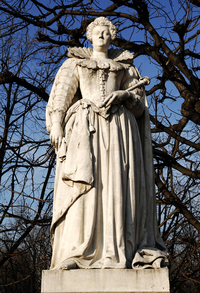 Grădinile Luxemburg - istorie, sculpturi și monumente, Palatul Luxemburg și Muzeul Hemingway