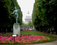 Grădinile Luxemburg - istorie, sculpturi și monumente, Palatul Luxemburg și Muzeul Hemingway