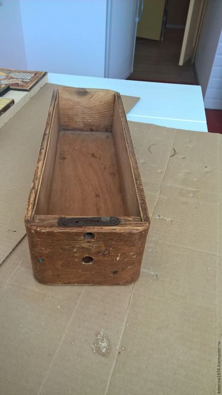 Am fabricat din cutia veche de la mașină de cusut o cutie pentru stocarea ceasului - târgul maestrilor - manual