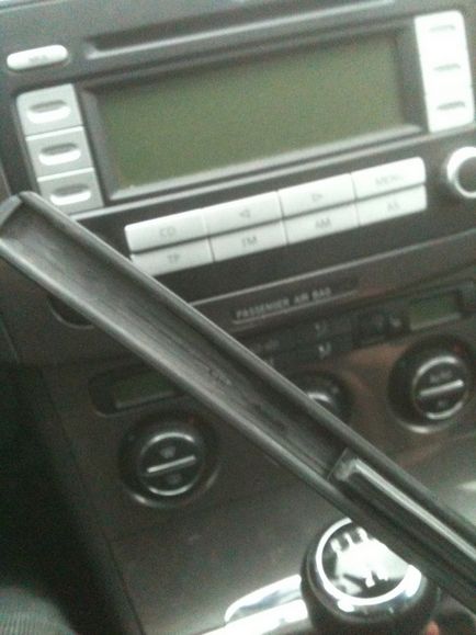 Változás gumi ablaktörlőt VW Passat B6 - Autokadabra (gumi) Változás gumi ablaktörlőt VW Passat B6 - Autokadabra