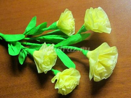 Мініатюрні квіти з гофрованого паперу своїми руками