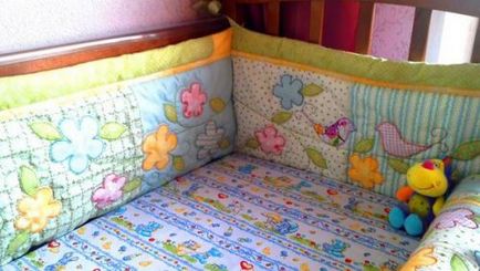 Este posibil să spălați bordurile dintr-o pat de copil în mașina de spălat