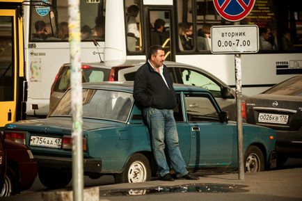 Pe ce conduc - soferii de taxi si masinile lor sunt bombardati