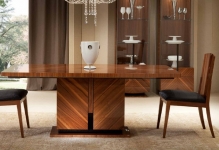 Обідні столи для вітальні фото кухня-зал з великими стільцями, інтер'єр і дизайн маленької