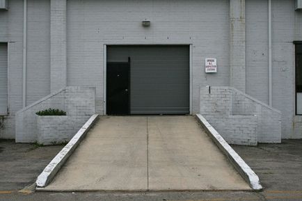 Rampele pentru a intra în garaj - ce fel de pantă este necesară în garajul subteran, tipurile de rampe de mașină de la
