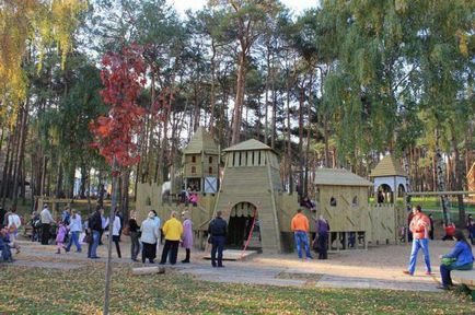 Park skarlát vitorlák Voronyezs családi nyaralásra (piros) Park skarlát vitorlák Voronyezs családi nyaralásra