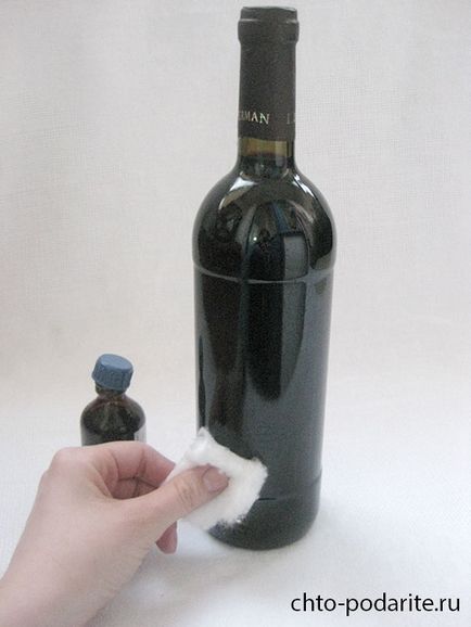 Великодній декупаж пляшки вина своїми руками
