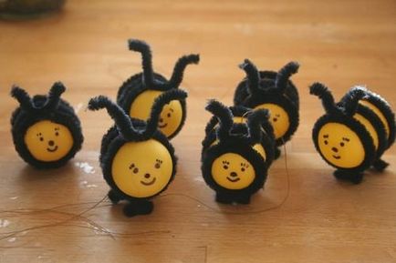 Бджілки з кіндер-сюрпризу