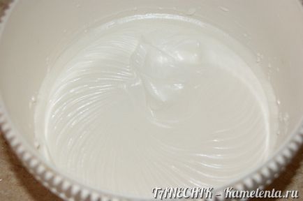 Un coș de tort, o rețetă cu o fotografie a unui tort cu o cremă de proteine