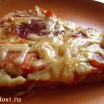 Pizza cu șuncă și ananas - hawaiană