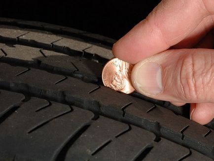 Cauzele și efectele uzurii pneurilor, factorii și semnele majore, cum se verifică