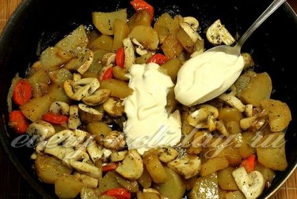 Ragu burgonyával és gombák (burgonya) Pörkölt burgonya és gomba