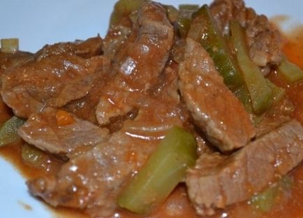 Salata cu carne de vită și mâncăruri de castravete, ls