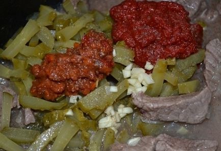 Salata cu carne de vită și mâncăruri de castravete, ls