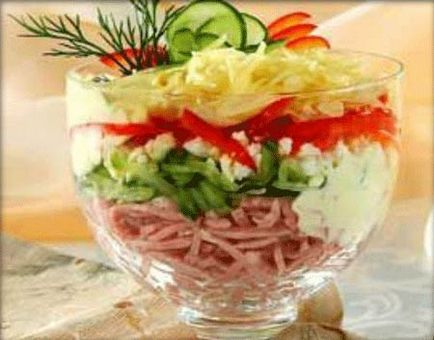 Salată cu șuncă și brânză