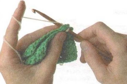 Asamblarea detaliilor tricotate cu ajutorul unui cârlig, tricotat și croșetat