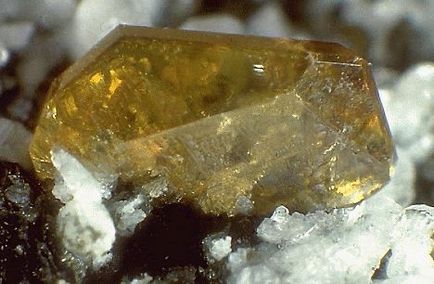 Sphene (titanite) proprietăți ale pietrei, aplicație și caracteristici