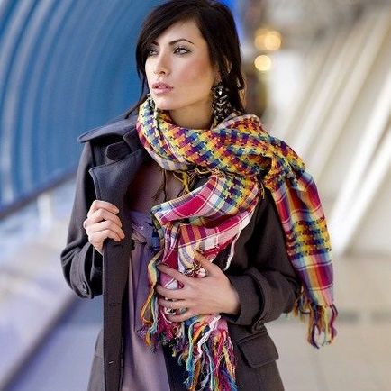 Шарф в клітку (87 фото) мода на великий картатий, шотландські шарфи, з чим носити моделі в