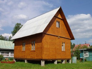 Épület egy alapítvány azbeszt csövek saját kezűleg, a portál a csövek