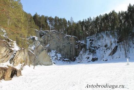 Piatra Talcov, piatra de talc din lac, piatra de talc in timpul iernii, caravana