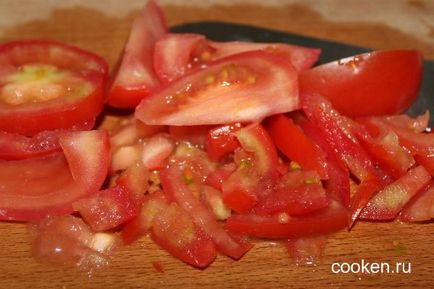 Запържете зеле със свинско месо и домати - рецептата със снимка