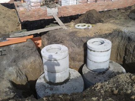 Rezervorul septic pentru dispozitivele de inele de beton și sfaturi