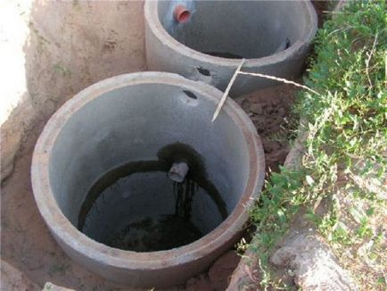 Rezervorul septic pentru dispozitivele de inele de beton și sfaturi